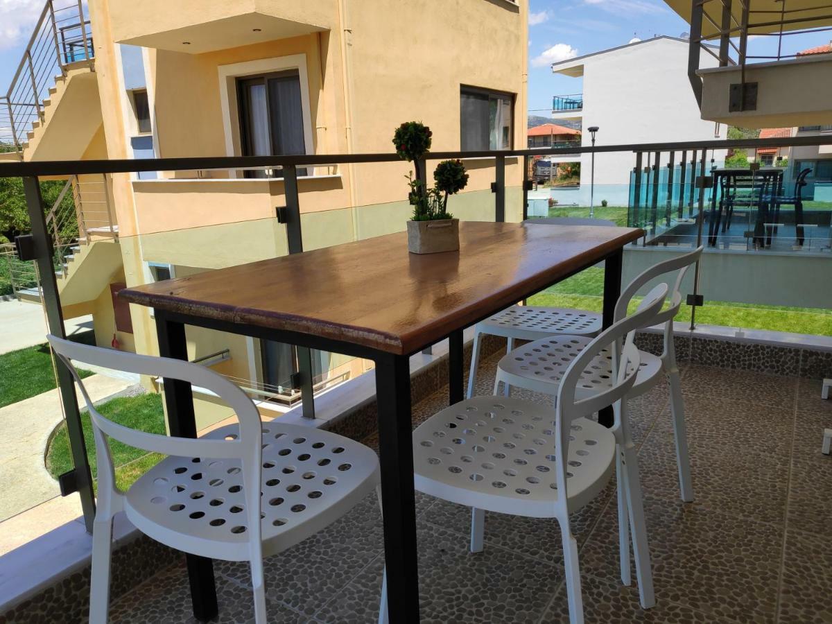 Ofrynio Deluxe Apartments Ofrinion Luaran gambar